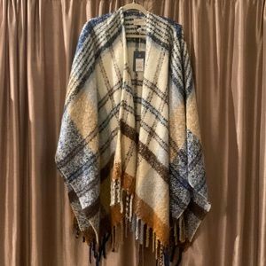 Thick Poncho with fringe